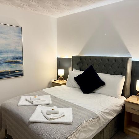 Coastal Park Accommodation Llanelli Bagian luar foto