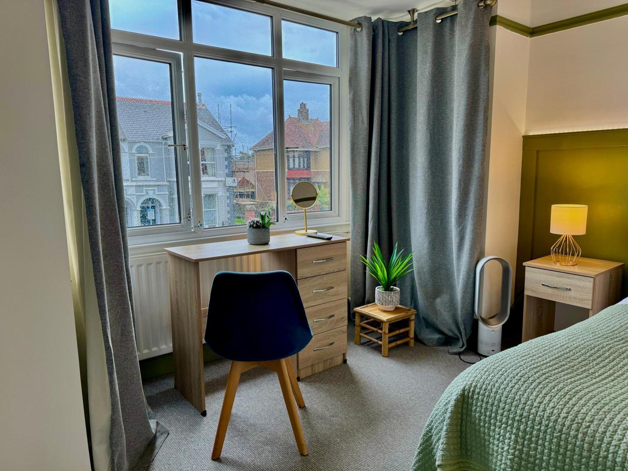 Coastal Park Accommodation Llanelli Bagian luar foto