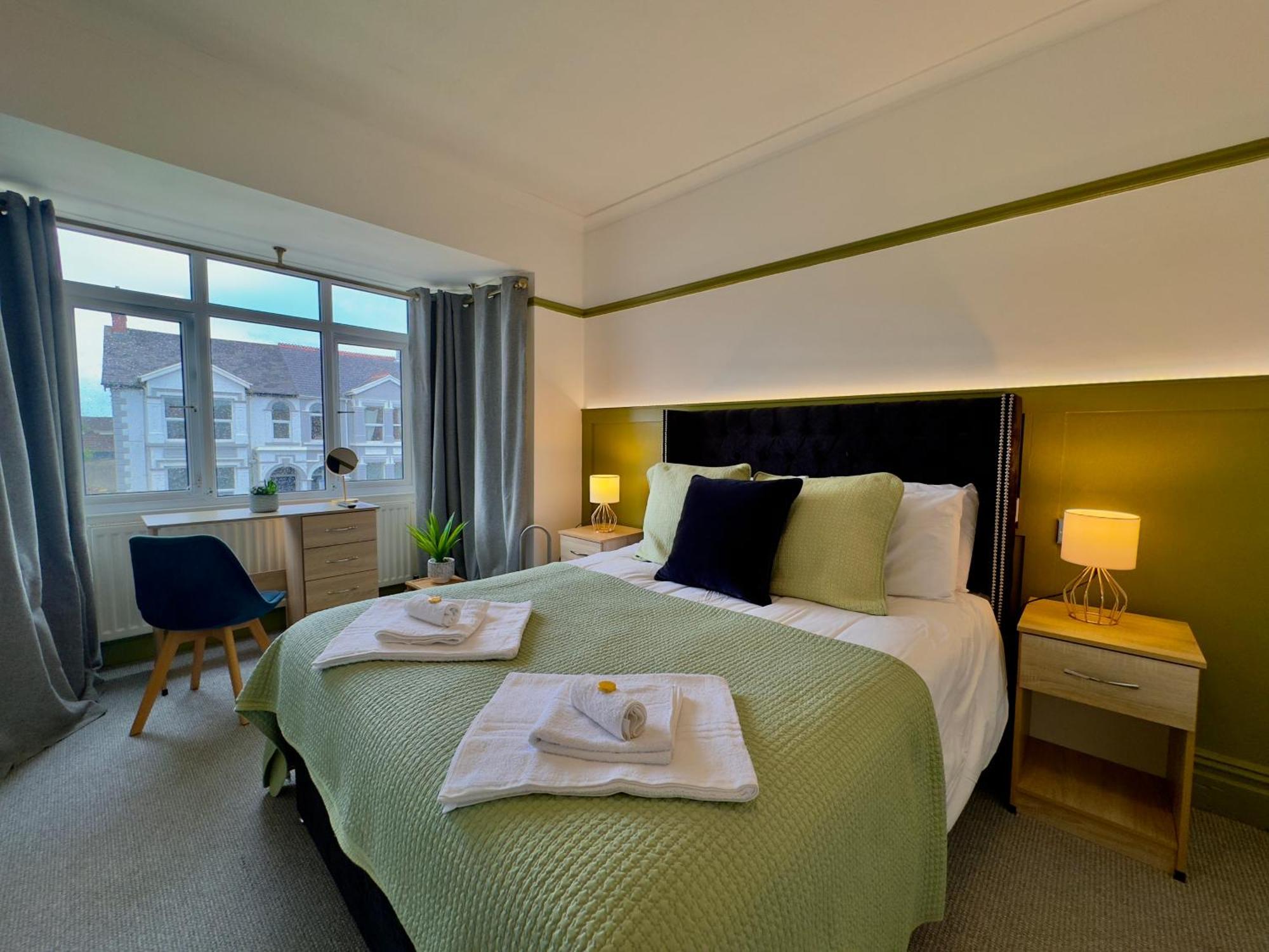 Coastal Park Accommodation Llanelli Bagian luar foto