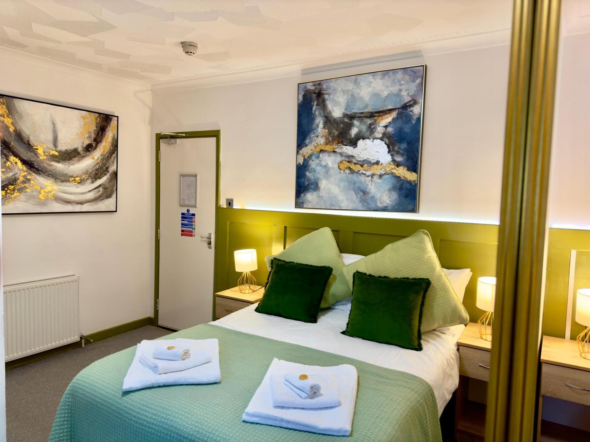 Coastal Park Accommodation Llanelli Bagian luar foto