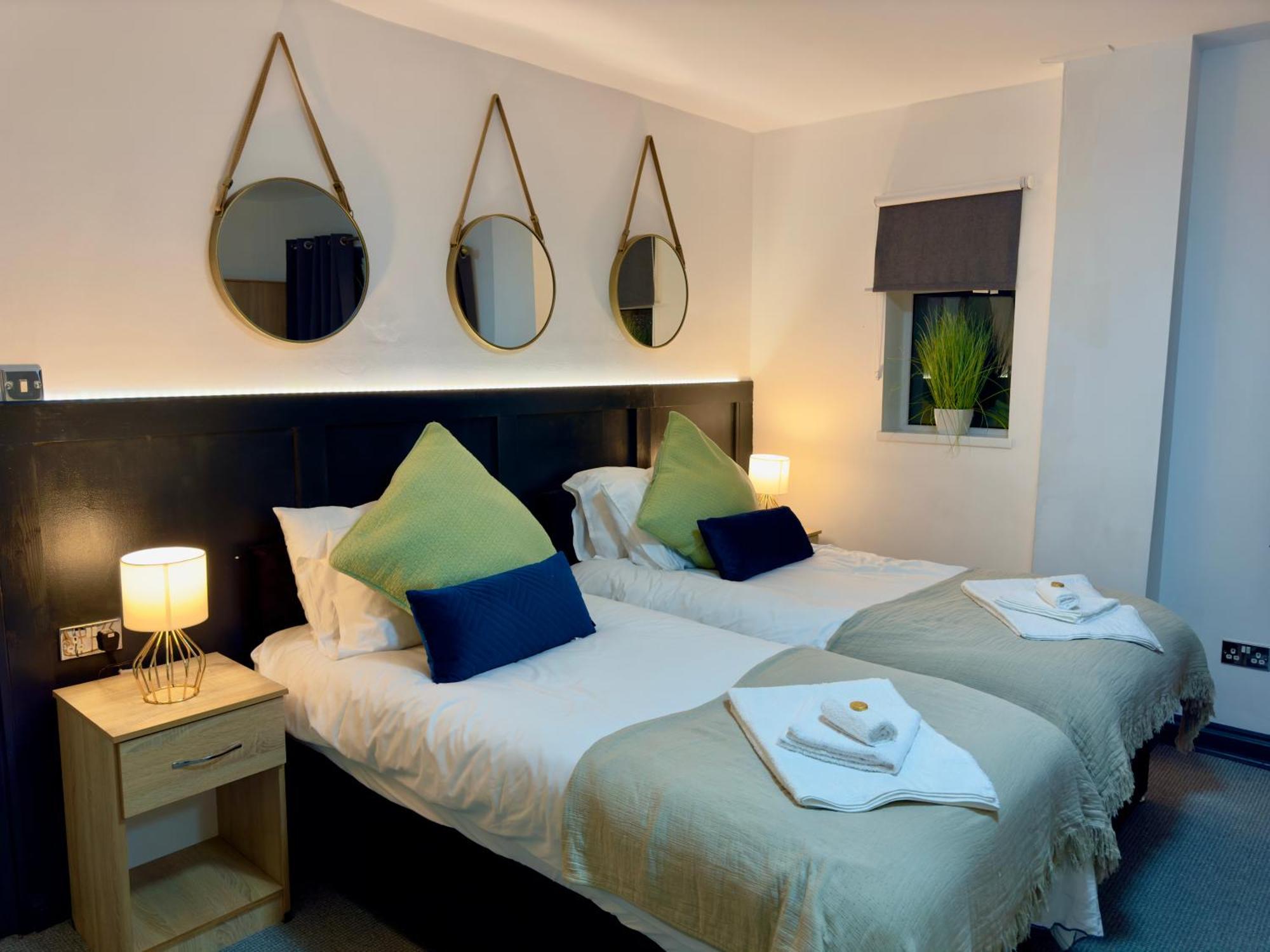 Coastal Park Accommodation Llanelli Bagian luar foto