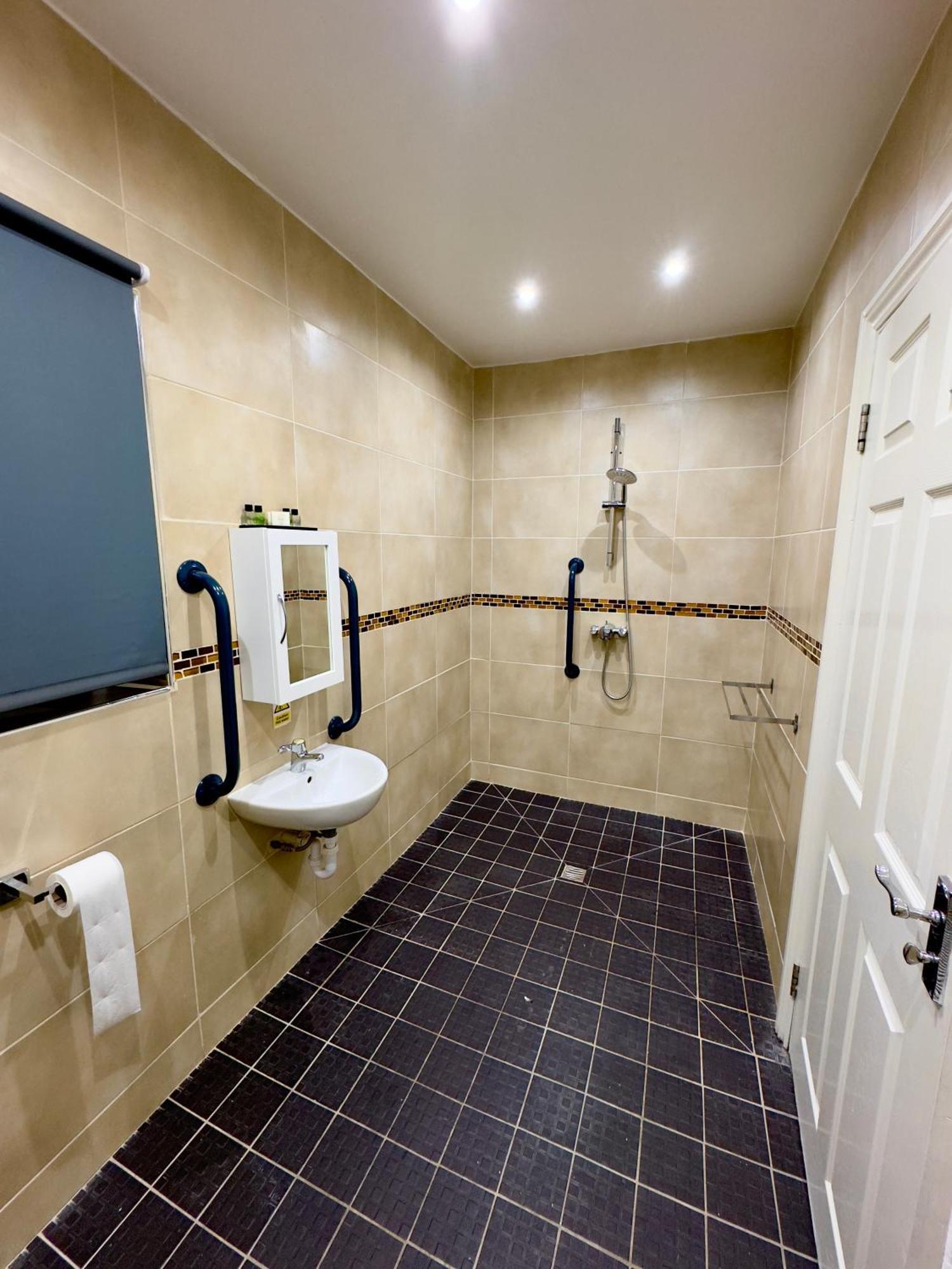 Coastal Park Accommodation Llanelli Bagian luar foto