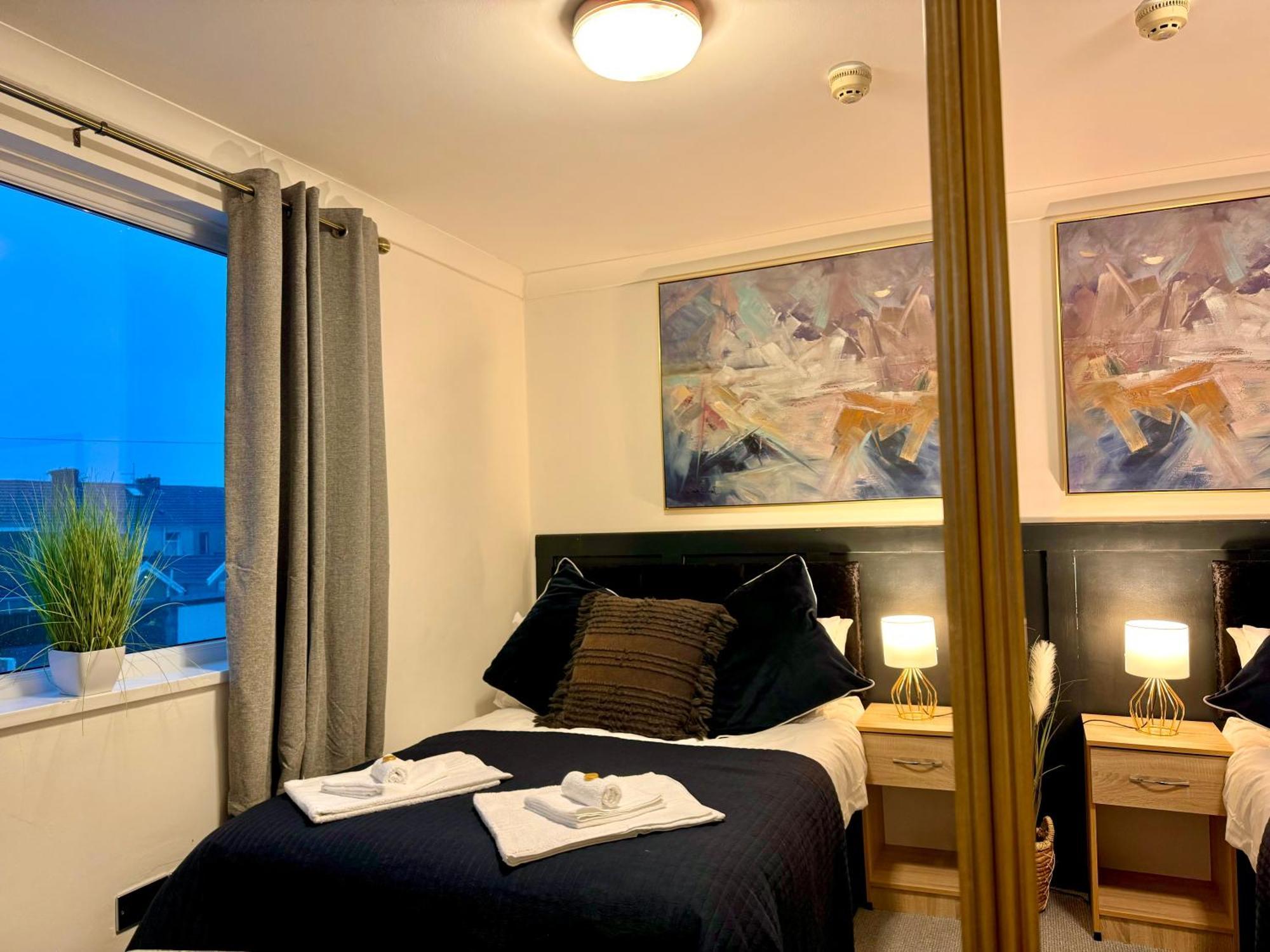 Coastal Park Accommodation Llanelli Bagian luar foto