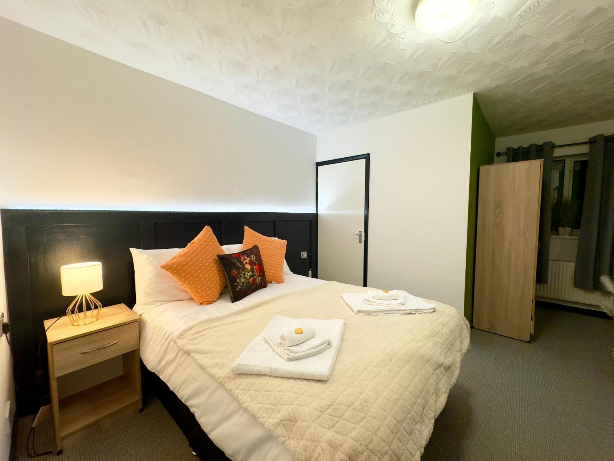 Coastal Park Accommodation Llanelli Bagian luar foto