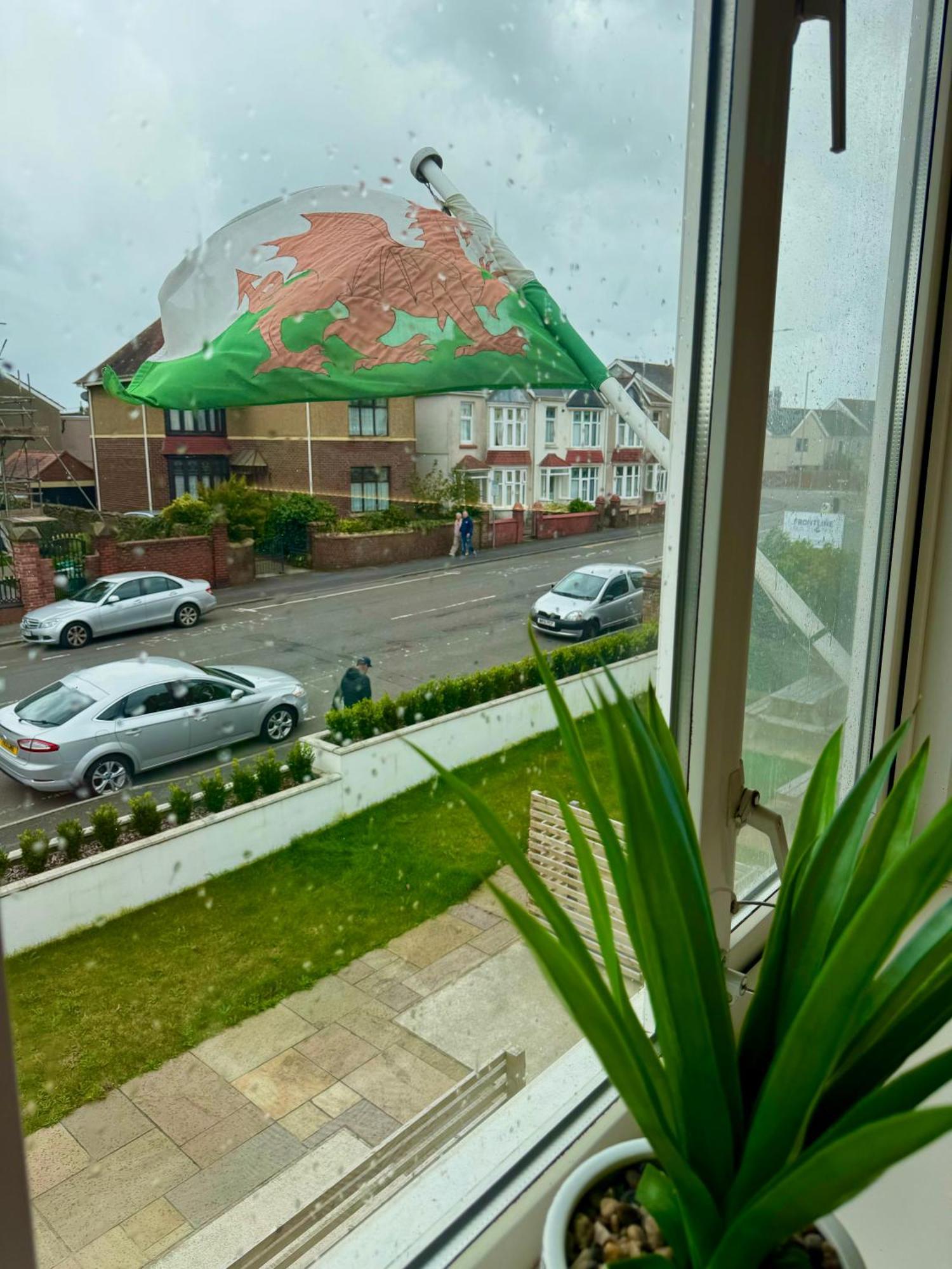 Coastal Park Accommodation Llanelli Bagian luar foto