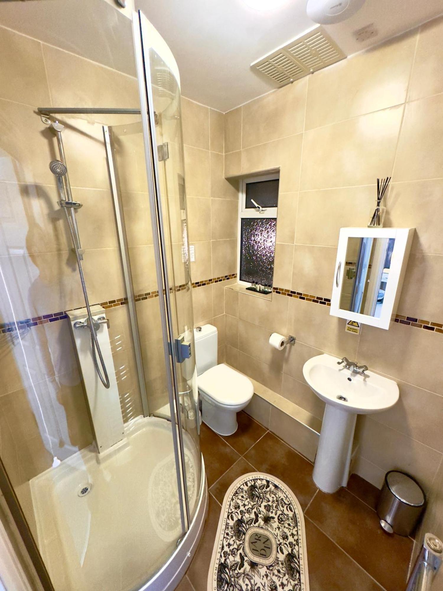 Coastal Park Accommodation Llanelli Bagian luar foto