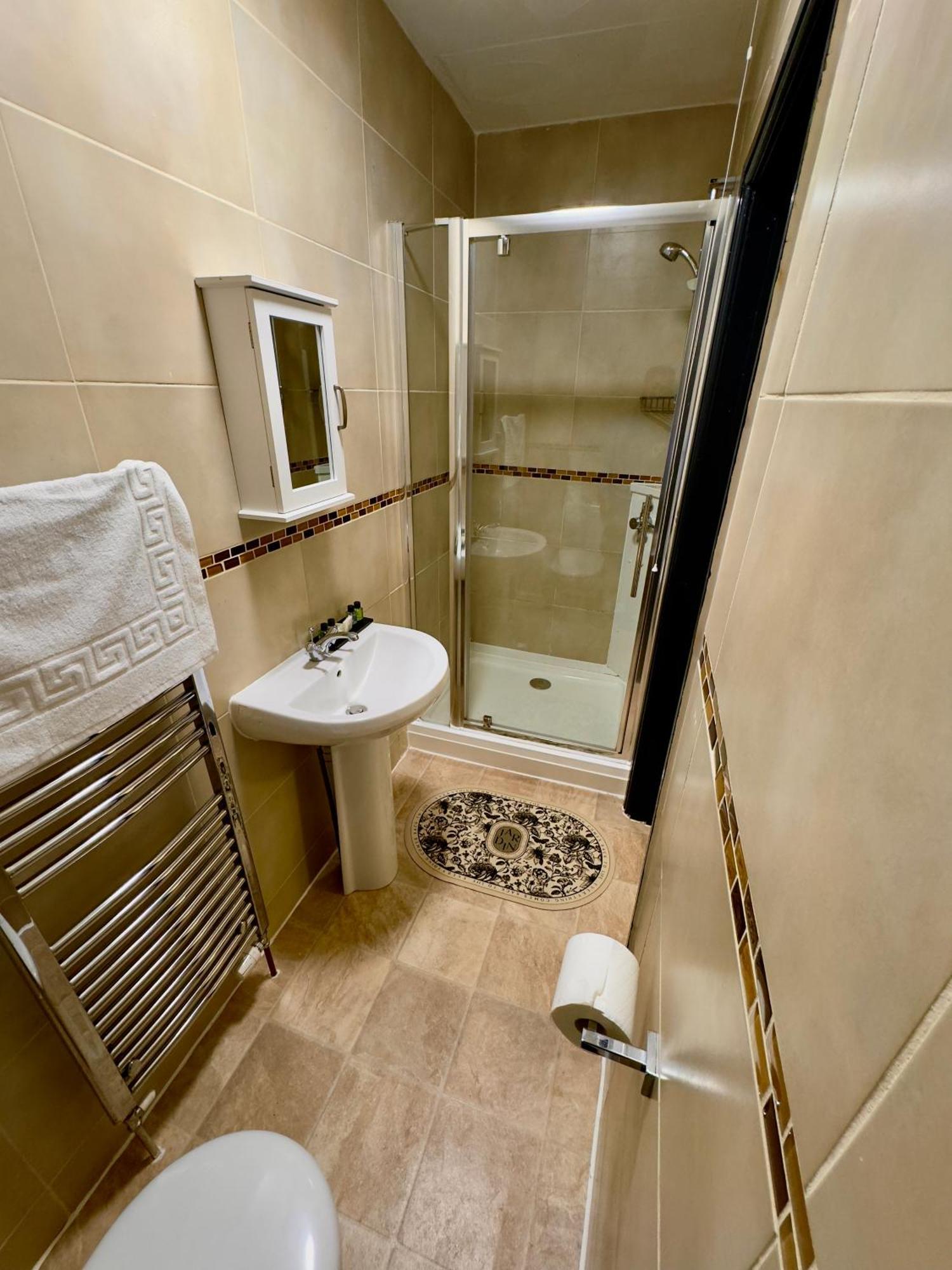 Coastal Park Accommodation Llanelli Bagian luar foto