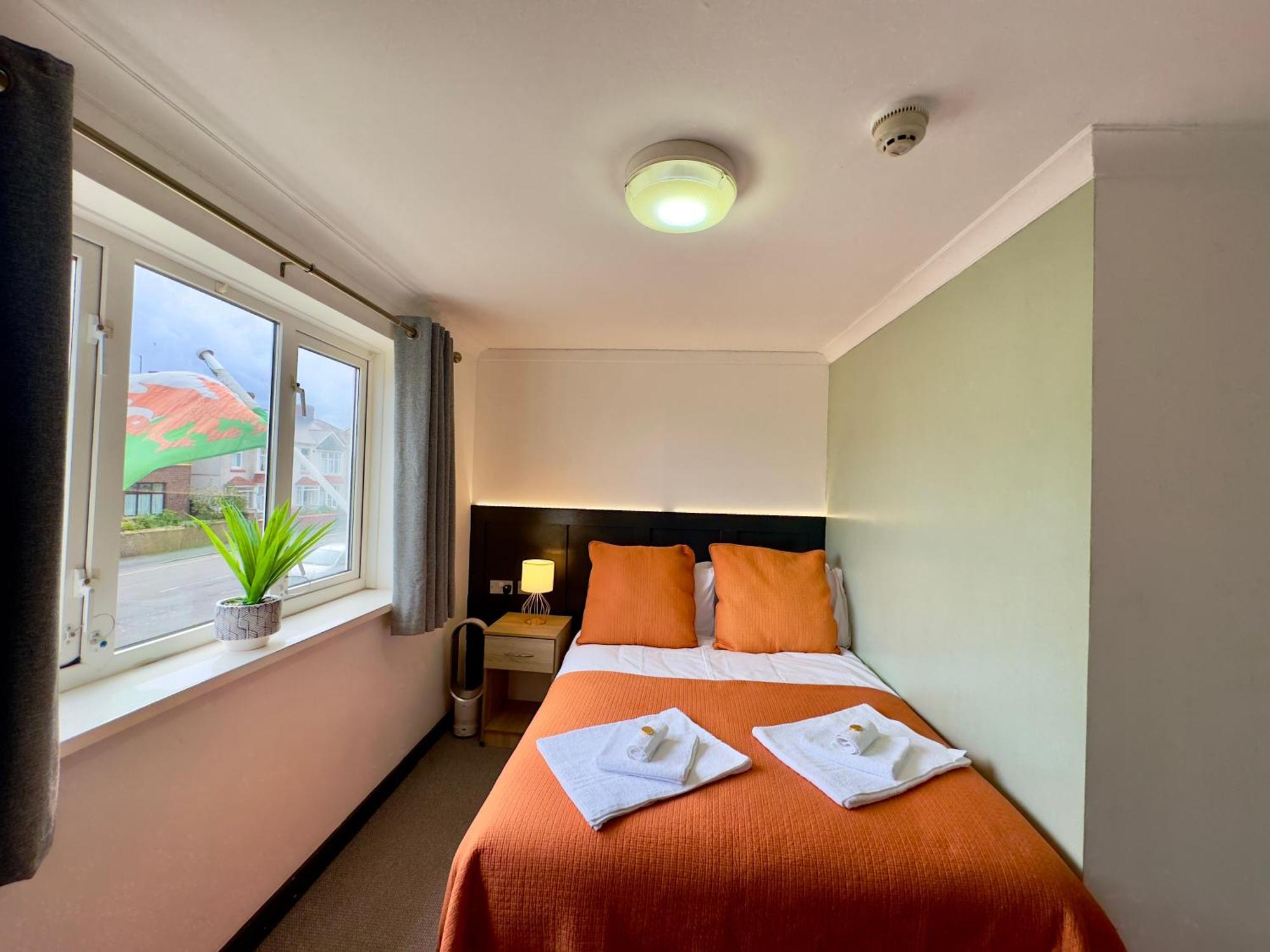 Coastal Park Accommodation Llanelli Bagian luar foto