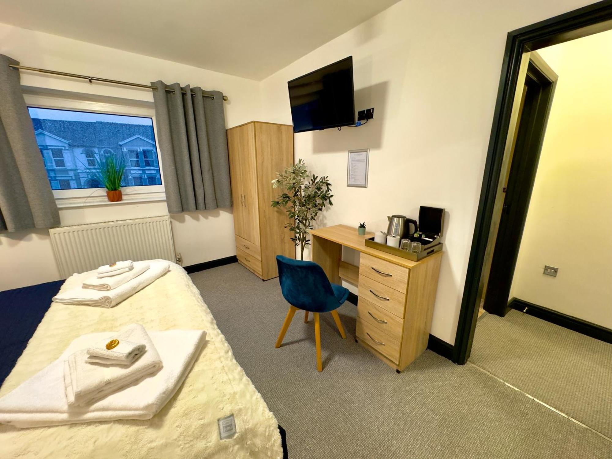 Coastal Park Accommodation Llanelli Bagian luar foto