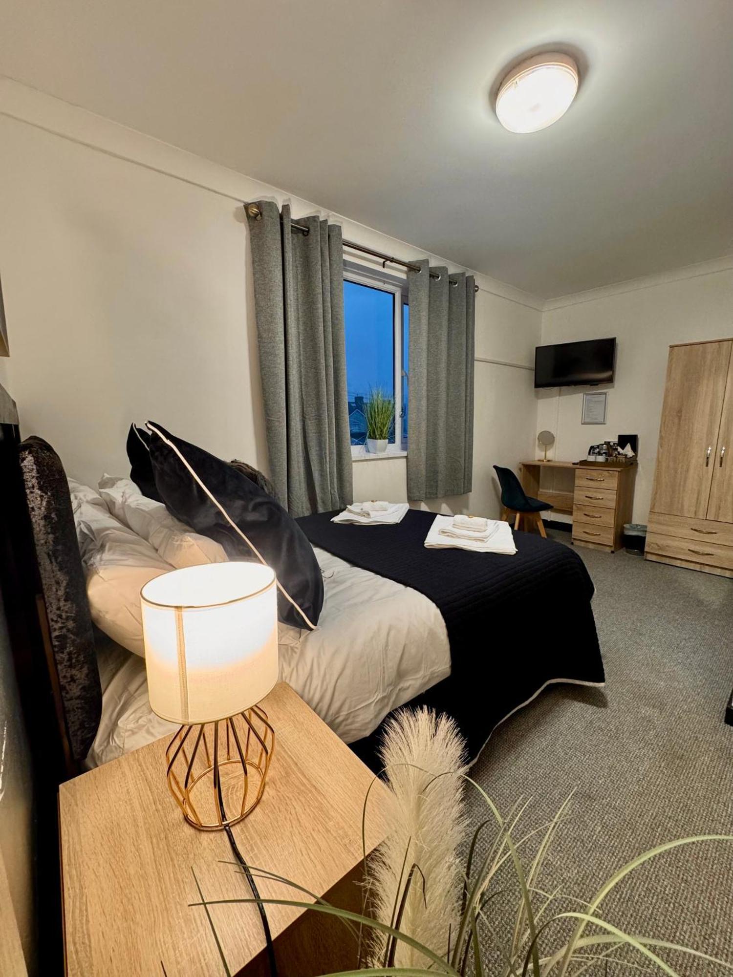 Coastal Park Accommodation Llanelli Bagian luar foto
