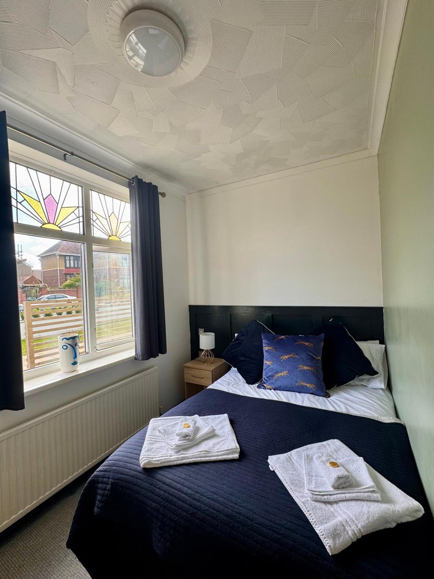 Coastal Park Accommodation Llanelli Bagian luar foto