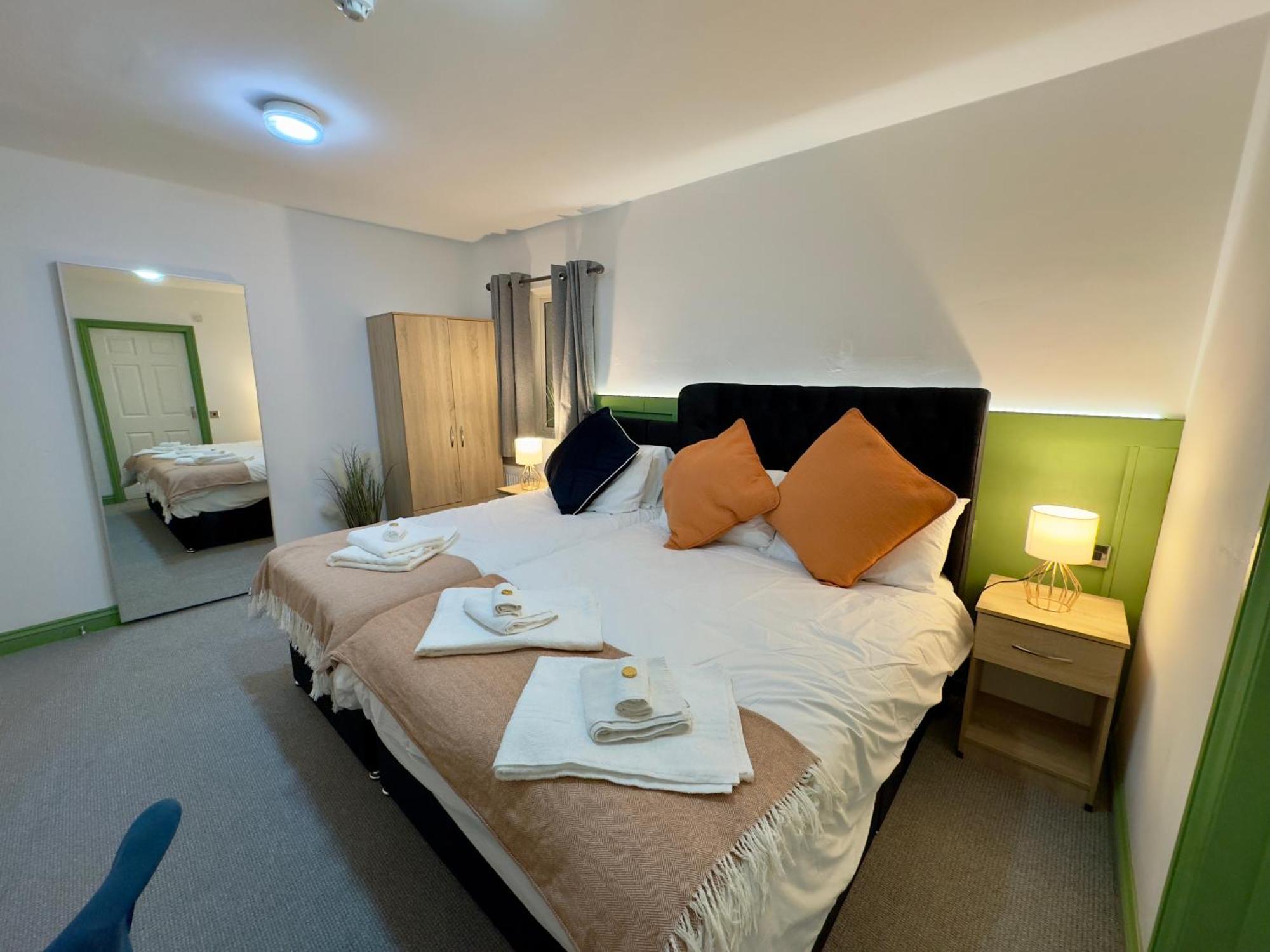 Coastal Park Accommodation Llanelli Bagian luar foto