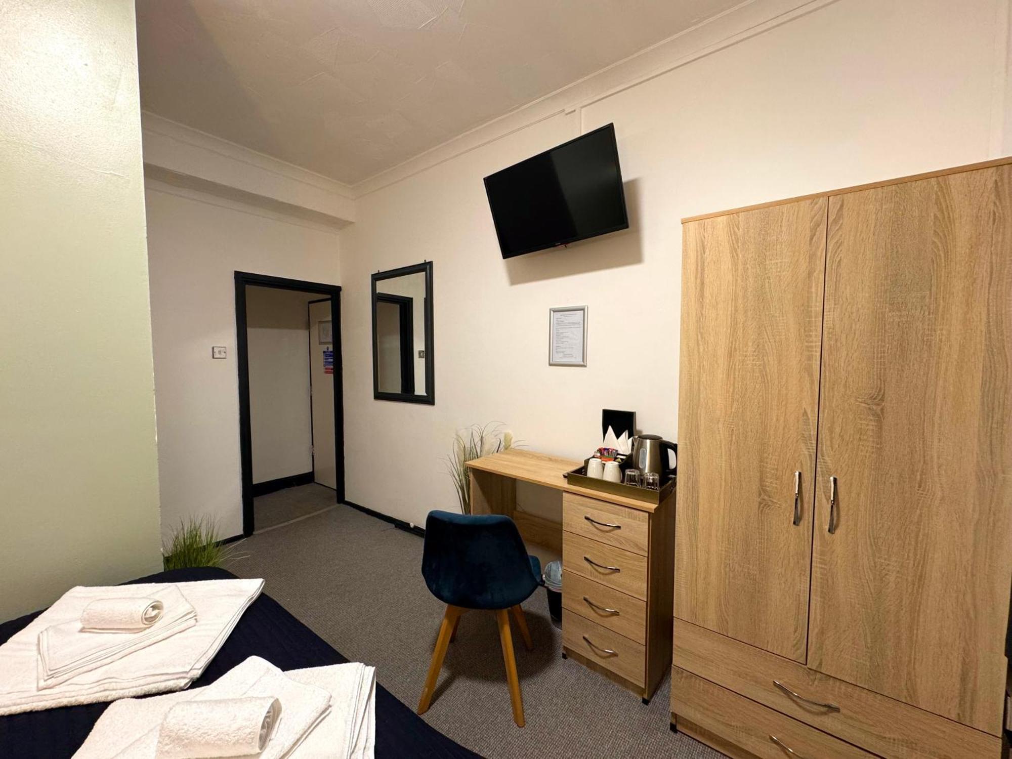 Coastal Park Accommodation Llanelli Bagian luar foto