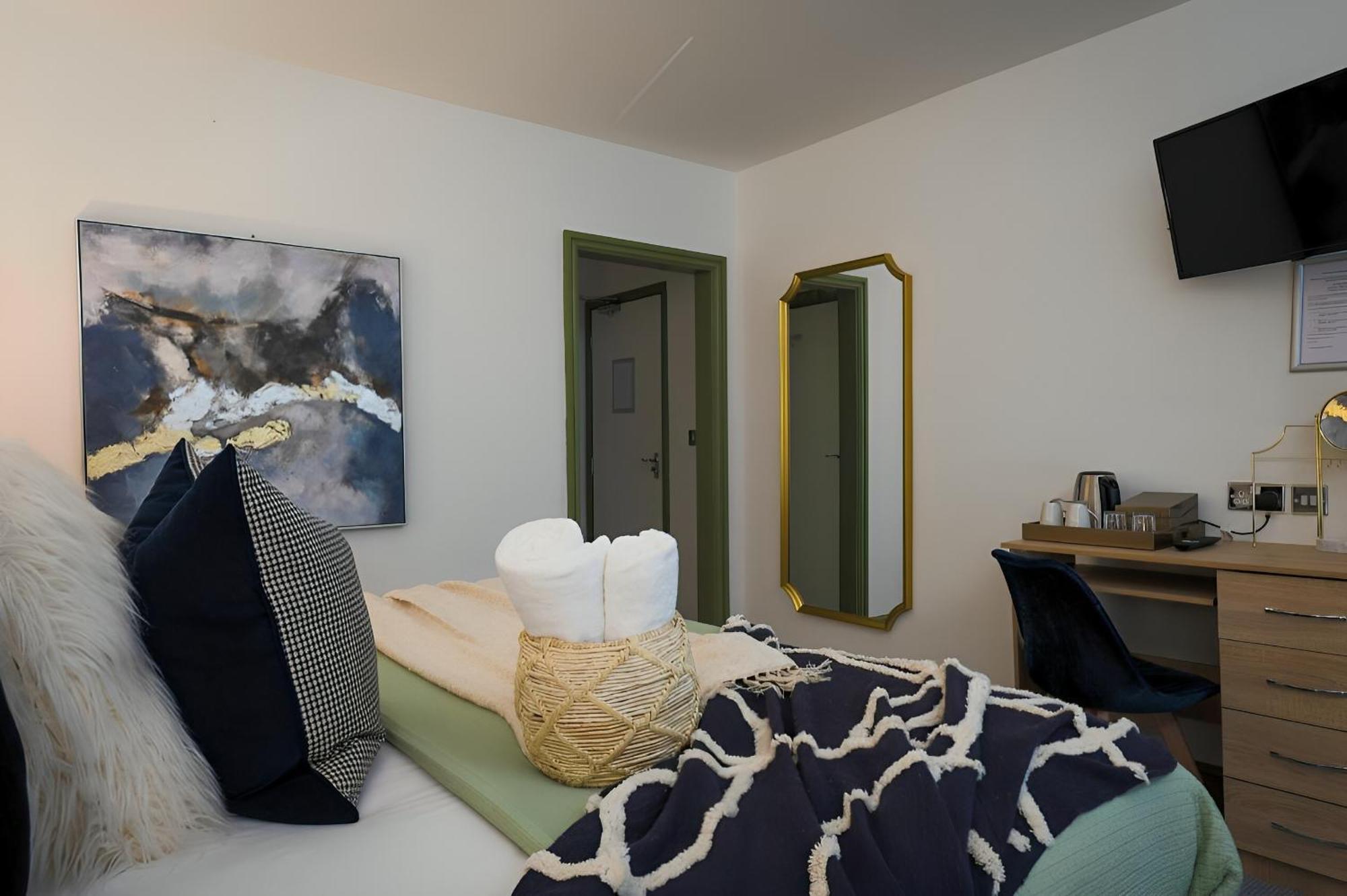 Coastal Park Accommodation Llanelli Bagian luar foto