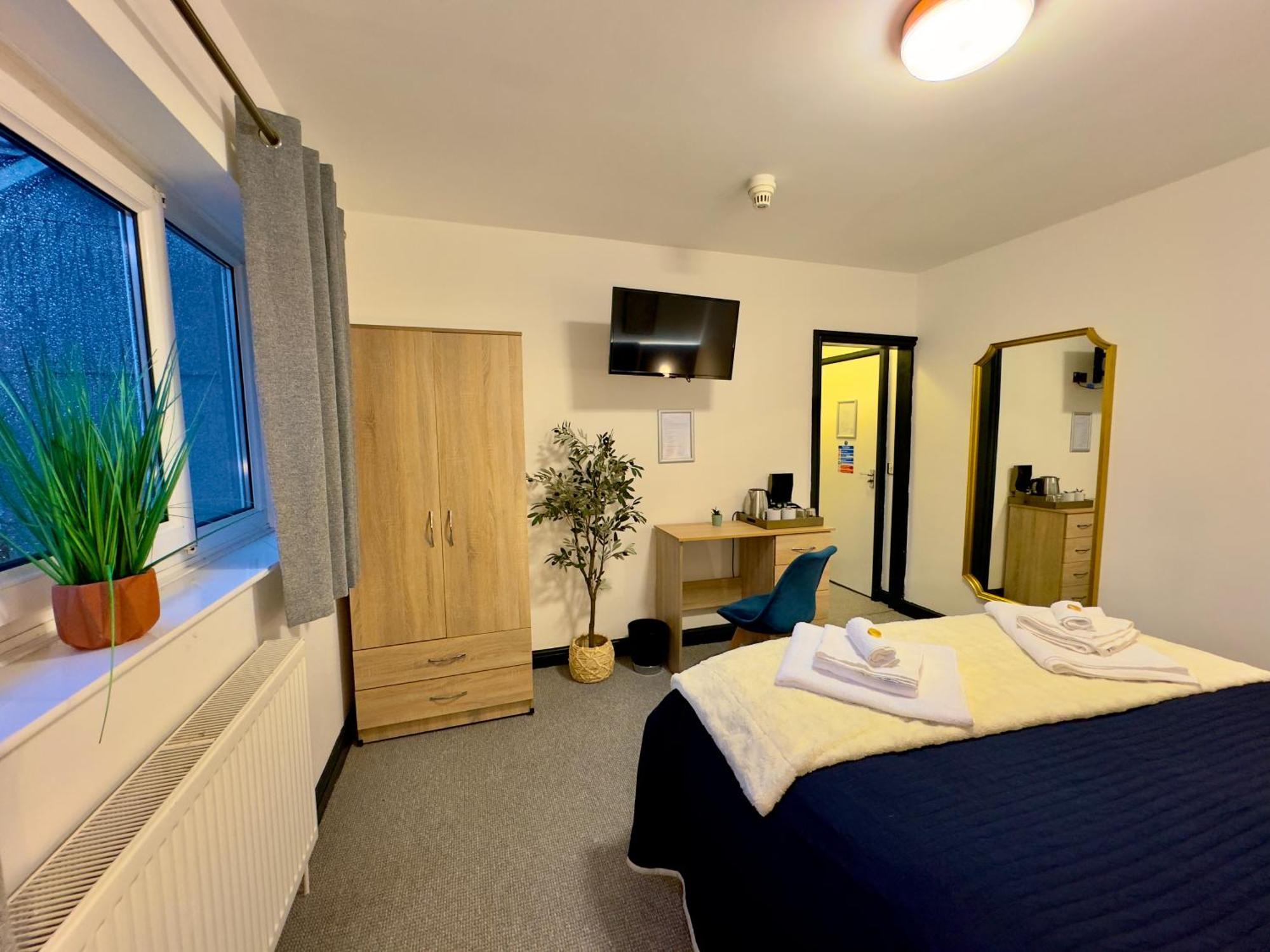 Coastal Park Accommodation Llanelli Bagian luar foto