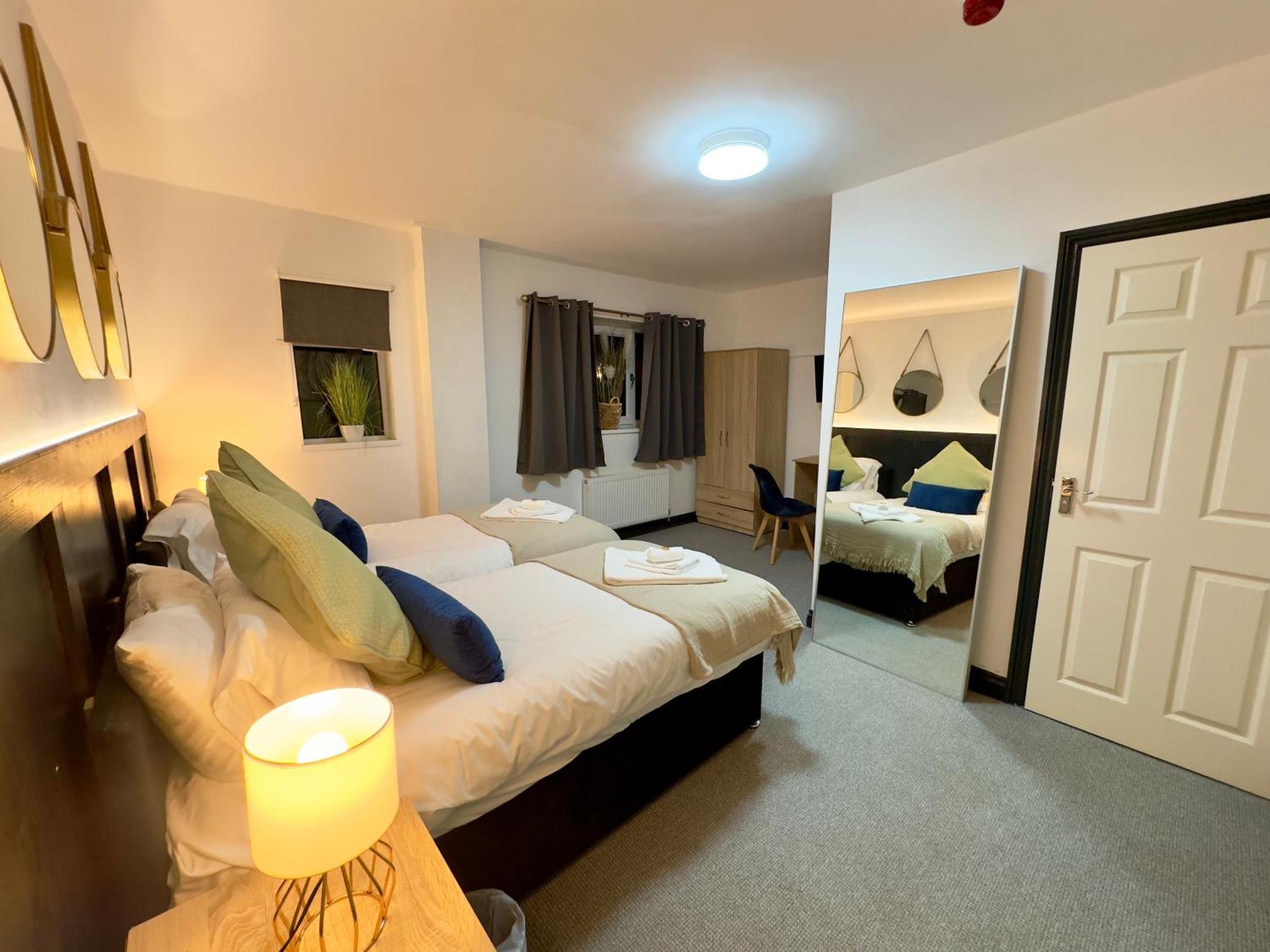 Coastal Park Accommodation Llanelli Bagian luar foto