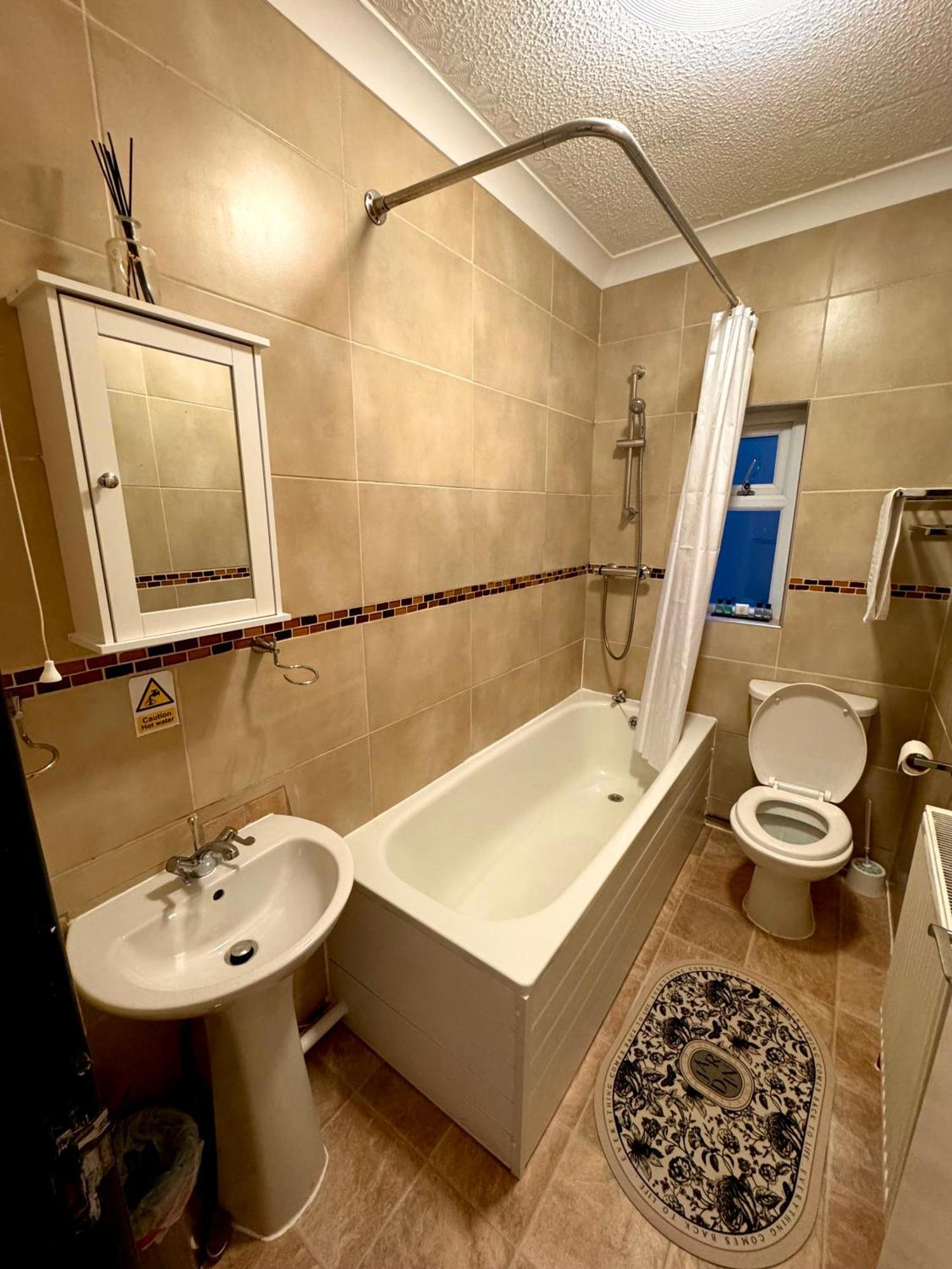 Coastal Park Accommodation Llanelli Bagian luar foto