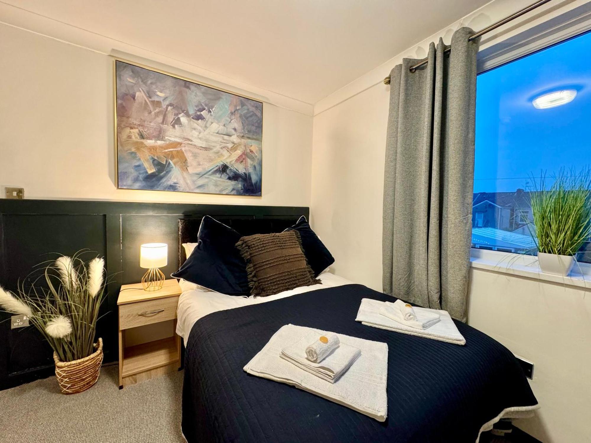 Coastal Park Accommodation Llanelli Bagian luar foto