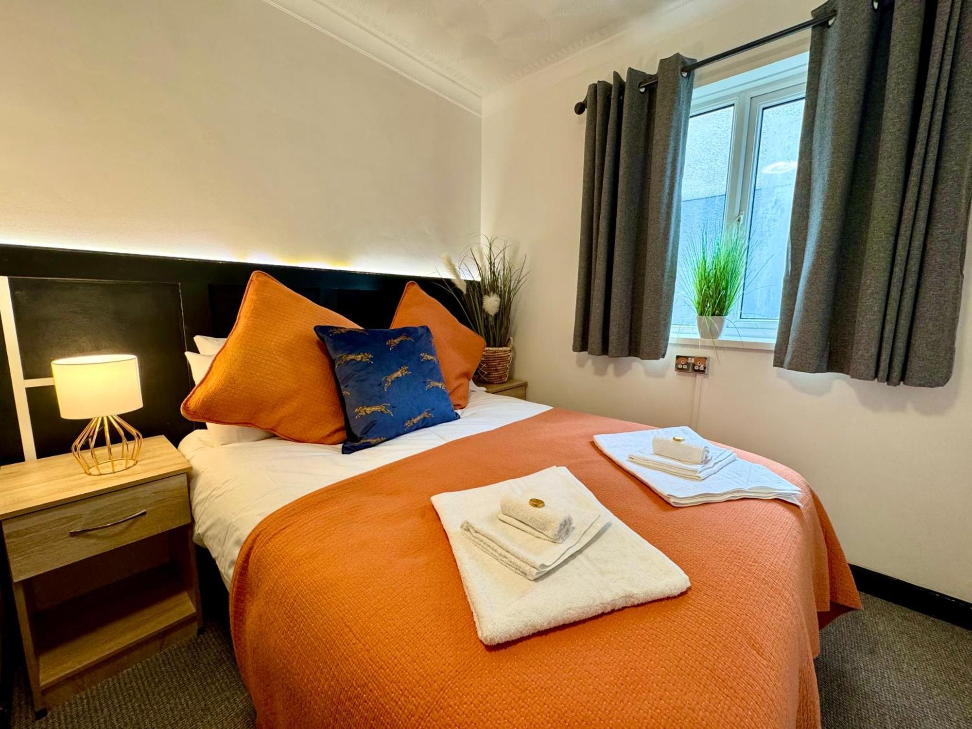 Coastal Park Accommodation Llanelli Bagian luar foto